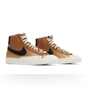 2021 Nike
Women’s Blazer Mid '77 SE 'Ale Brown